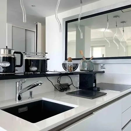 Stunning 2 Bedroom Flat With Sea View On Croisette Cannes