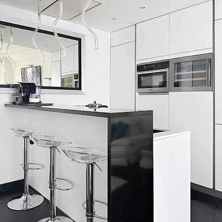 Stunning 2 Bedroom Flat With Sea View On Croisette *