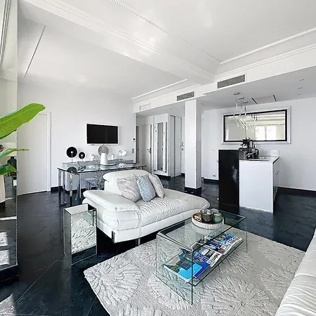 Stunning 2 Bedroom Flat With Sea View On Croisette 칸느