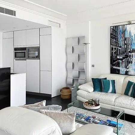 Апартаменты Stunning 2 Bedroom Flat With Sea View On Croisette Канны