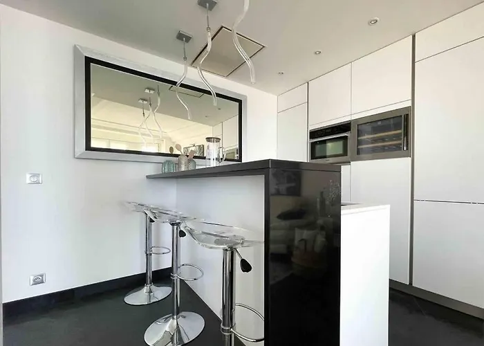 Stunning 2 Bedroom Flat With Sea View On Croisette Lejlighed