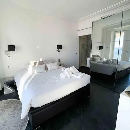 Stunning 2 Bedroom Flat With Sea View On Croisette Апартаменты Канны